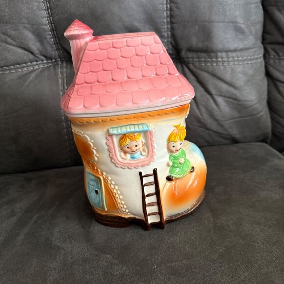 Vintage Old Woman Who Lived in a Shoe Cookie Jar - Picture 1 of 6